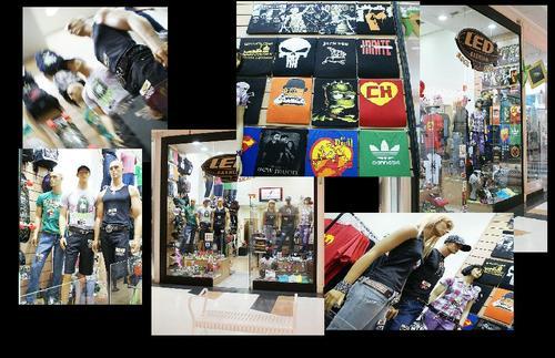 Você curte Rock?
Você curte Skate?
Então aki e o lugar, um pedaço
da galeria do rock na Z/S.
No Shopping Campo limpo. 
Vem Pra Ka voCê TBm...