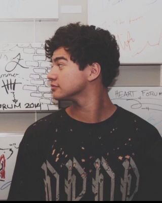 if you're a friendly person, please follow this girl @_elxcalhood *lucy:)