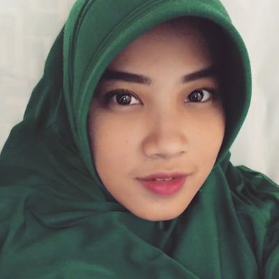 SelviDhitia's profile picture. Berusaha membantu mengeluarkan malaikat malaikat  kecil yang keluar dari rahim seorang ibu :)