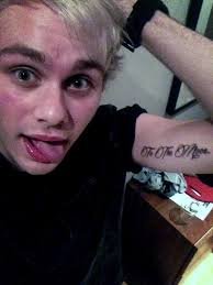 just an account that shows you what kind of boyfriend michael Clifford would be. imagines. hit that star and follow button and post proof.😊😊