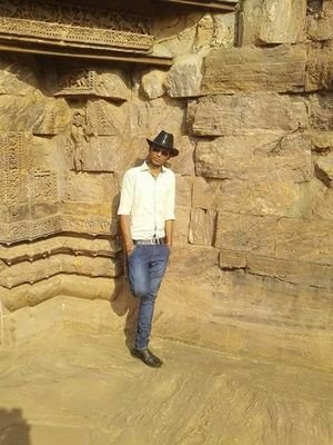 Ashwani16021995's profile picture. इंसान को कभी हिम्मत नही हारनी चाहिए..
क्योंकि पहाड़ों से निकली हुई नदी ने आज तक रास्ते मे किसी से पूछा नहीं कि समुन्दर कितना दूर है..।।