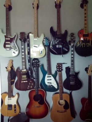 guitar builder and restorer love classic rock Celtic and wife not in that order of course and my family and my furry family still trying to learn guitar