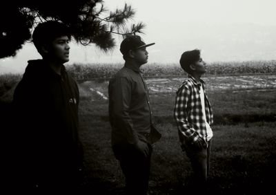 InzMahardika's profile picture. Aku tak sebaik yang kau ucapkan,tapi aku juga tak terlintas di hatimu...
.
.#Ali bin Abi Tholib...