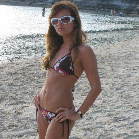 #RETWEET ME I am Stacy I am into bikini modeling and want to be a model one day. I like poetry and politics also. So #RETWEET me please Thanks!