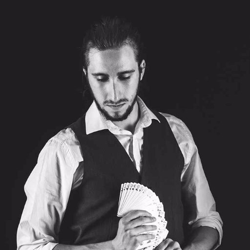 Mago y estudiante de filología inglesa. Valencia