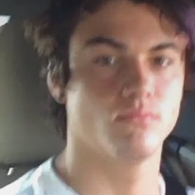 currently obsessively fan-girling over the Dolan twins & 1d