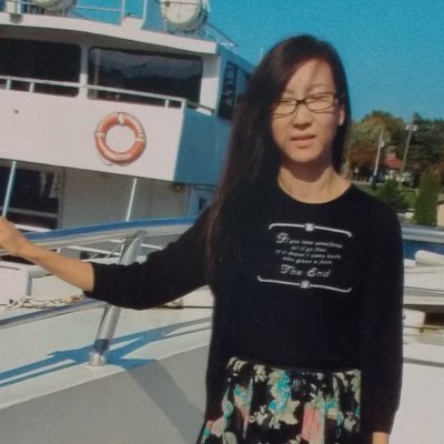 julie812100's profile picture. 