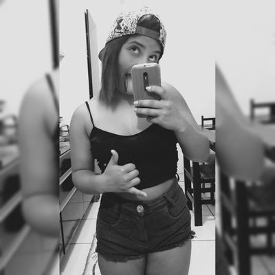 É o paraíso, suas curvas são cartões postais
Não tem juízo ou se já teve, hoje não tem mais
gremista ❤