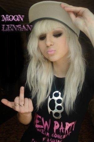 Twitter com finalidade de vocês despejarem a raiva e dizer: #CHUPEM_ME seus merdas _|_ -q . dêem RT nos tweets *--*