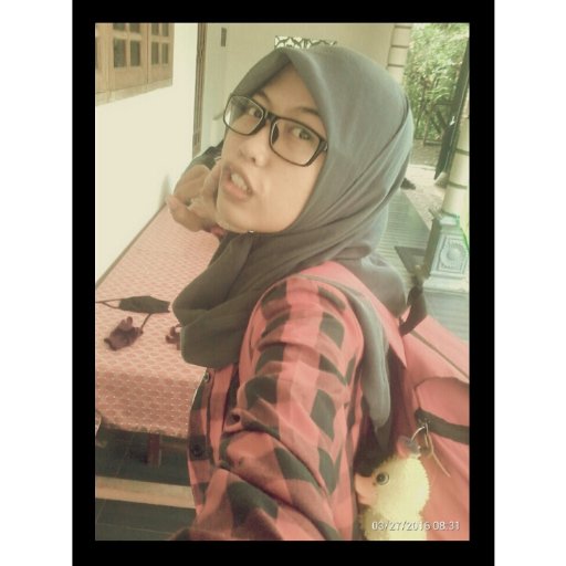mampir ke blogspot yuk.. ({})
siapa tau ada rangkaian kata yang nempel sama suasana hati ^^