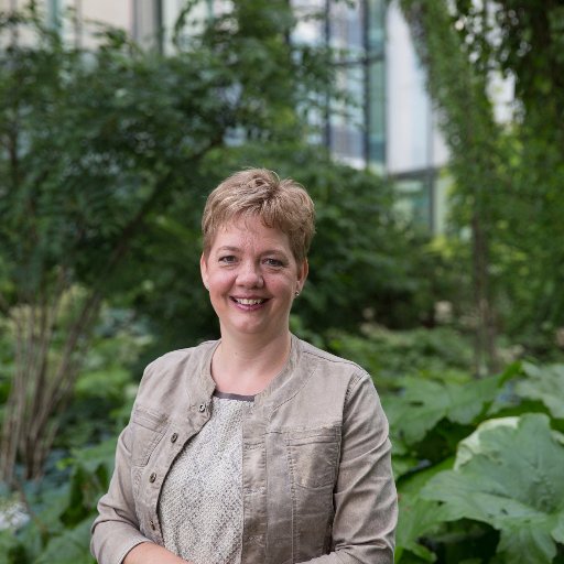 helloassistant's profile picture. Vernieuwing voor secretariaat | Quadrant Advies | auteur boeken over ontwikkeling van het secretaressevak