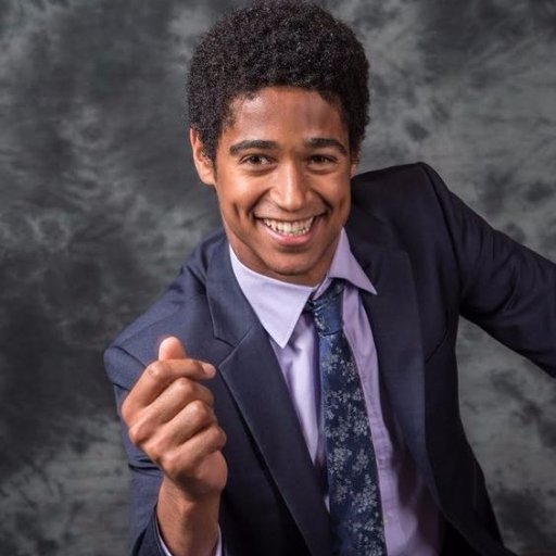 16. Gryffindor. Evitando que Seamus pierda las cejas desde los 11. Apasionado del West Ham. Me encanta dibujar. Hago retratos -guiño guiño-