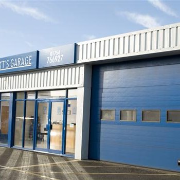 Burdett's Garage offers a wide range of vehicle maintenance including Servicing, M.O.T's, Aircon refills plus much more. Call 01754 766927.