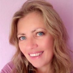 Freelance Multilingual Marketing consultant. I provide creative communications with sparkle to help businesses shine.Fluent in Spanish, French & English