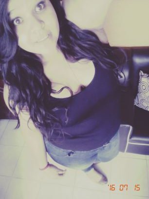Especial, soy una estudiante en Derecho, Amo escuchar música, estar con mi familia 💜🌷