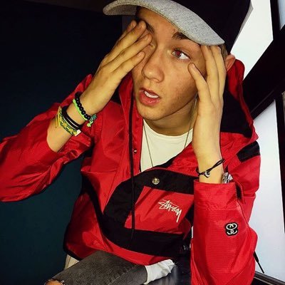 DaringLuminary's profile picture. ''Outcast? No, I prefer the term 'better than you' '' | Eldest son of Draco | #Discerning