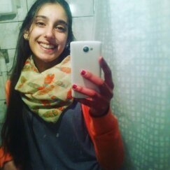 YamiSnchez1's profile picture. Y si el mundo desvanece en tú sonrisa, si por ella moriría todo en absoluto.