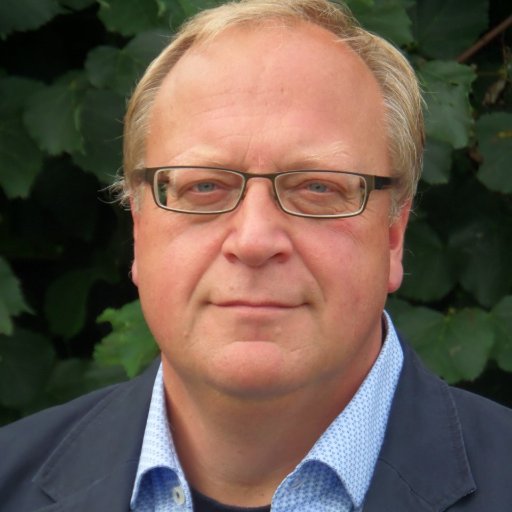 MfN-Registermediator, Familiemediator, Rechtbankmediator, Conflictbemiddeling en echtscheiding, extra zorg voor kinderen, (Zandkastelen)coach, Musicus, Dirigent