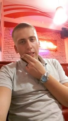 c2hKPmLzAjljjoy's profile picture. люди любите друг друга, это все что нам делать осталось