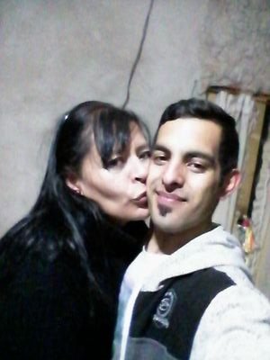 madre soltera d un varon d 22 añitosy lo amo.amo la vida sonreir y trato d ser feliz amo l musica