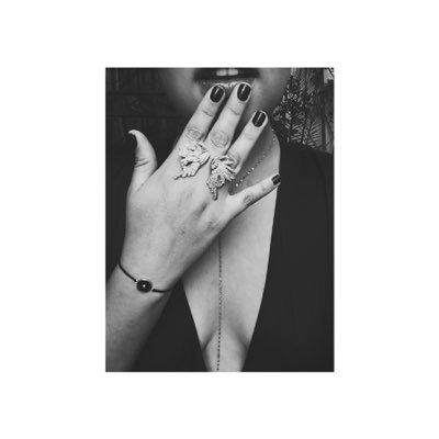 auroracarias's profile picture. Eres la sinfonía del universo entero✨