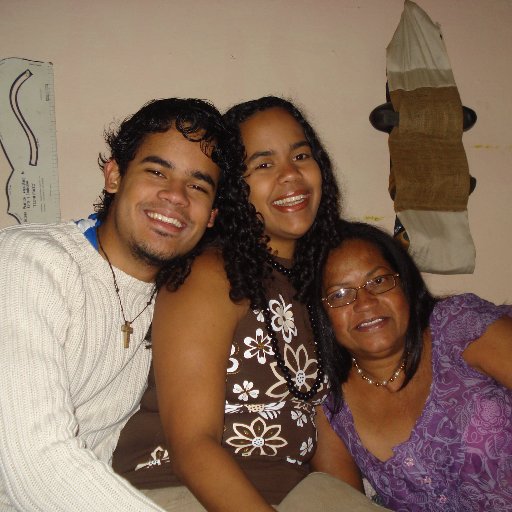 merriann7's profile picture. Una de las mas bellas compensaciones de esta vida es que ningún hombre puede tratar de ayudar a otro sinceramente sin ayudarse a si mismo.