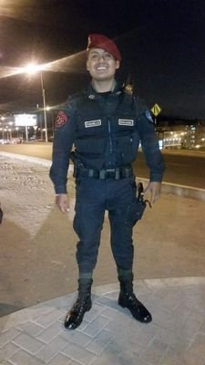 POLICIA NACIONAL DEL PERU,trabaja en la unidad elite de la pnp EMIR-HALCONES