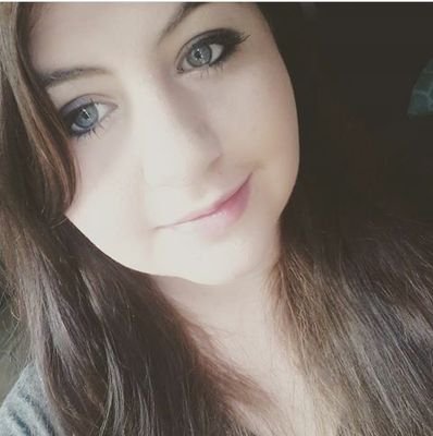 PoorBeautyGirl's profile picture. Hey! I make beauty videos on YouTube all in the hopes of having fun and helping YOU save money! And look great while you're doing it! 😘💕