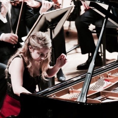 lise de la sallle, international pianist, have a look at: https://t.co/qpYleENuXm. talk to you later!