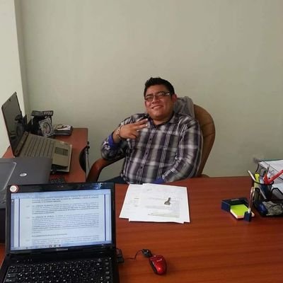 Me considero un chico alegre persistente que lucha por sus ideales..Buen amigo..un buen hermano...y un buen hijo..