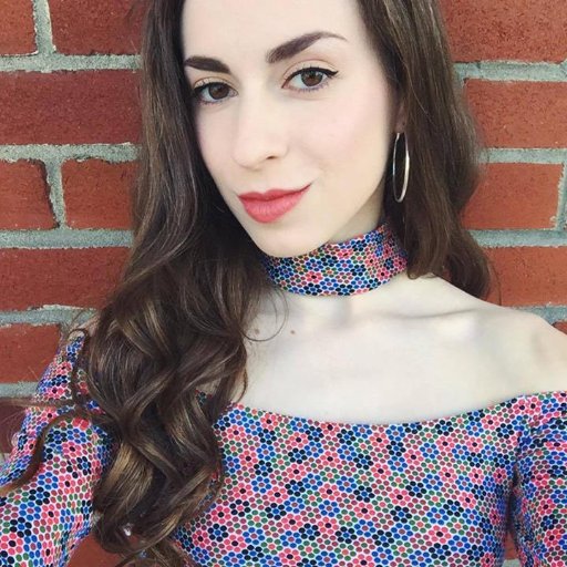 Writer for Dentelle+Fleurs | Digital media student | Fashion marketing