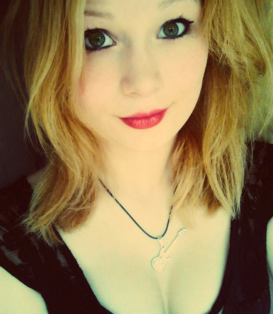 SayaSaputri's profile picture. Im happy, just it