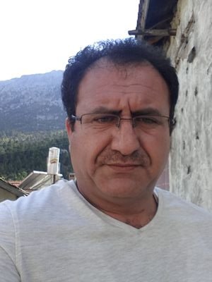 Egitimci, hoşgörülü, kitap okumayı , şiir okumayı ve yazmayı , teknolojiyi , fotoğrafı ve doğayı, gezmeyi seven dost canlısı, tipik bir balık burcu erkeği.