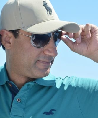 انا مسلم وديني بيني وبين ربي..مصري وبموت في تراب مصر وبلاد العرب اوطاني.احلم باتحاد عربي قوي.صيدلي ودي مهنتي..أهلاوي مدريدي.