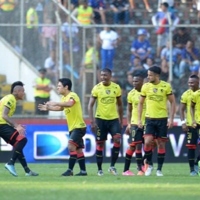 Mundialista con la selección nacional de Ecuador 4 campeonatos con los dos más grandes del país Barcelona y Deportivo Quito 👋🏿👋🏿👋🏿👋🏿