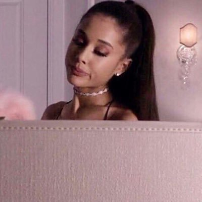 ArianausChrist's profile picture. i love ariana!