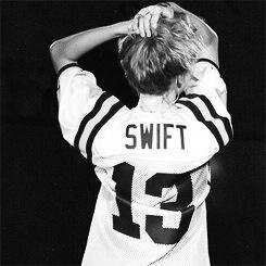 making cool layouts of our sunshine @taylorswift13 for you.
fan acc: @rockregui13