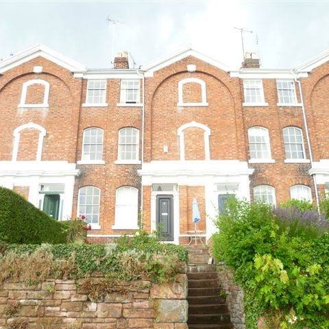 A lovely #HolidayHome by the #RiverDee in the heart of #Chester. Book direct with us on our website for great rates!