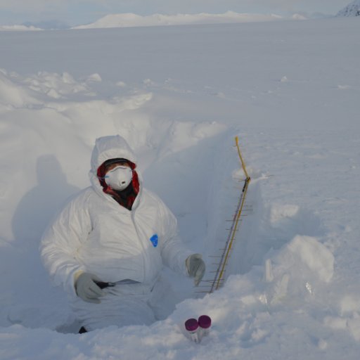 Sampling the pesticide pollution on the Greenland Icesheet. Ski traverse for science.
