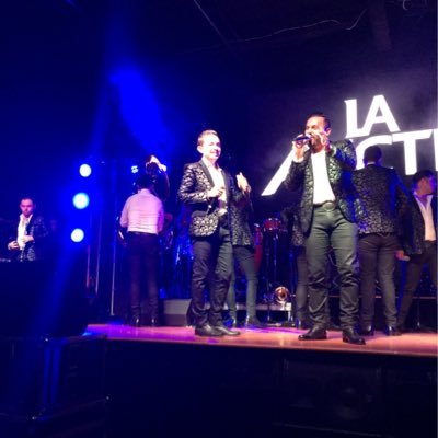 Apoyando a la mejor banda del momento @laadictiva #LaAdictivaDeCorazon#CompasDeMemoGarza