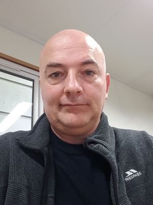 Hi
My name is Martin
Please follow me if you are a vegan, play the bass guitar, support Fulham FC or into Ska/Reggae