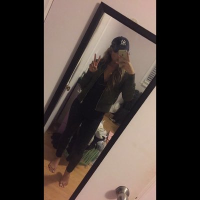 ayeeelle's profile picture. 