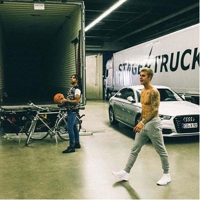 rickthezis's profile picture. 