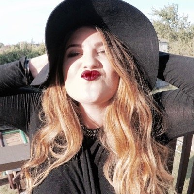 ForeverLipColor's profile picture. The Magic Lipstick that is... 
SMUDGE PROOF
KISS PROOF
WATER PROOF
LASTS UP TO 18 HOURS