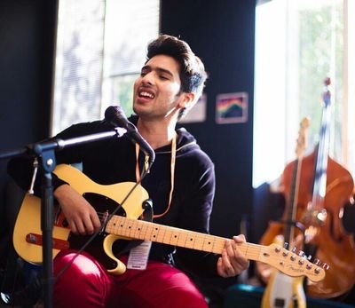 music:-Singing🎤🎧🎵🎼
Taekwondo 💪💓
painting✌
Flute lover🎶😘
Artist
big fan of #Armaan_Malik