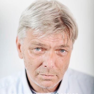 Bladenmaker, presentator, dagvoorzitter, automotive commentator NPO/RTL, voiceover, Founder Gijs van Lennep Legend. Ora et Vigila, carlo@brantsen.com