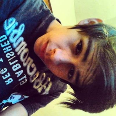 19 años, Orgullosamente regio. Tengo el talento para decir pendejadas fluidamente. Snap: eber.97 Instagram: ebeeralvarez #Damn