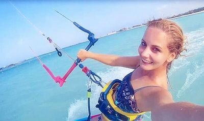 🌊 Pro Kiteboarder 🏆 SA Champ 👑 Mrs SA Top 10 💙 Model, writer, travel-addict 🌞 Based in Cape Town
