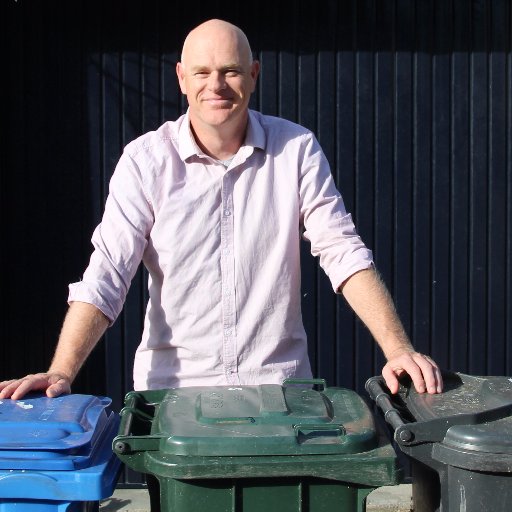 Waar zouden we zijn zonder grondstoffen? Wees er zuinig op, voorkom verspilling, recycle maximaal. Zonder redden we het niet. En wees eens aardig voor elkaar.