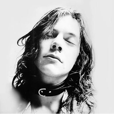 hxrrysixtynine's profile picture. • Boybands&Food&Make-Up •